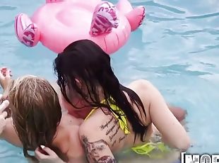 Orgie, Feste, Ragazze giovani, Sesso di gruppo, Bionde, Piscina, Perfette, Bikini, Brunette