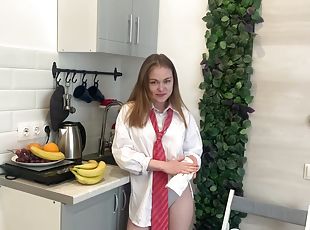 Masturbación, Orgasmo, Coño (Pussy), Amateur, Casero, Con los dedos, Desnudándose, Cocina, Natural, Bonita