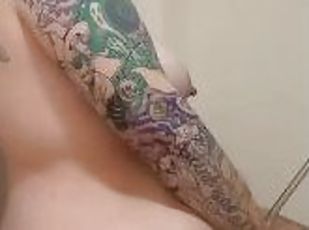 Tuširanje, Velike joške, Mastrubacija, Milf, Mami, Velike lepe ženske, Pov, Prihaja, Prha, Tattoo