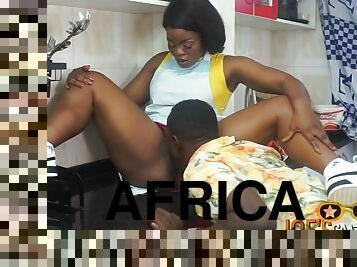 African curvy MILF amateur sex scene