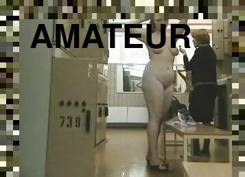 Hidden cam shows us some naked amateurs