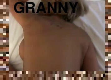 gros-nichons, ejaculation-sur-le-corps, granny, branlette