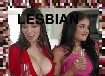 Slit eating circle - hot lesbian threesome
