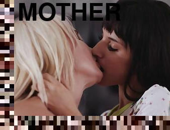 כוס-pussy, לסבית-lesbian, לעשות-עם-האצבע, נשיקות, אמא-mother, מגולח