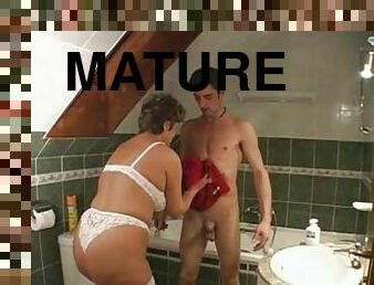 Big ass mature fucked anal