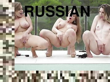en-plein-air, fête, russe, babes, lesbienne, pornstar, trio, blonde, piscine