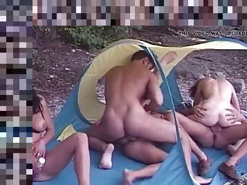 pecorina, orgie, allaperto, feste, pubblici, amatoriali, tedesche, gangbang, sesso-di-gruppo, spiaggia