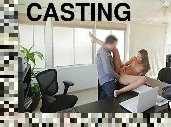 kantor, remaja, gambarvideo-porno-secara-eksplisit-dan-intens, casting-pemilihan-pemain, eropa, berambut-pirang, mata-uang-euro