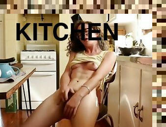 Hilarious Kitchen Pussy Rubbing