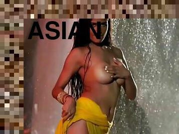 Poonam Pandey Rain Dance