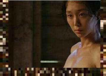 Lee yoo-young gets naked and shows her body