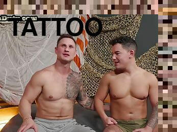 armée, anal, gay, musclé, uniformes, tatouage