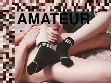 amateur, énorme-bite, ados, branlette, pieds, ejaculation, fétiche, branlette-avec-les-pieds
