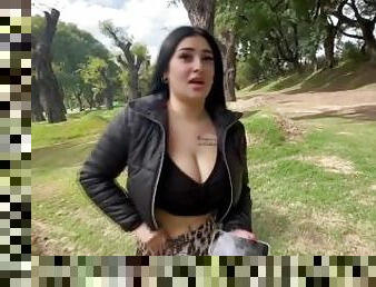 La VIO SOLA en la CALLE de ARGENTINA y la COJE en el BOSQUE