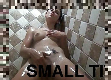 Showering Solo Teen Masturbates Under The Water