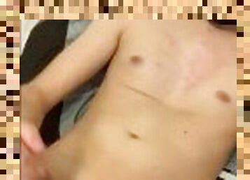 masturbation, amateur, ejaculation-sur-le-corps, ados, gay, branlette, européenne, euro, solo, minet