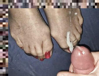 BIG COCK CUM ON WIFE FEET..............