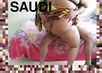 Saudi Real local Muslim aunty with a hot body Seeing her, my big cock stood up