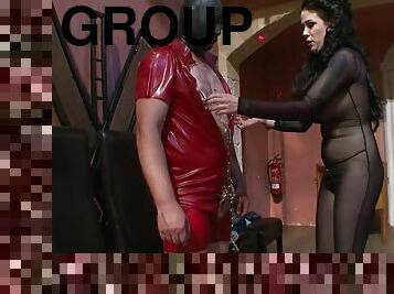 røv, milf, legetøj, bdsm, gruppesex-groupsex, latex, kvælning, brunette, vild