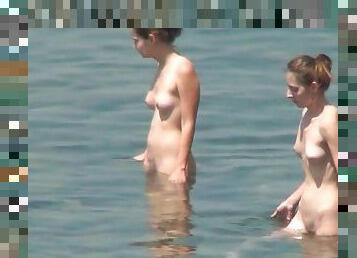 nudisti, allaperto, pubblici, fichette, spiaggia, giovani18, naturali, vulve-rasate, bagnate, spogliarelli-undressing