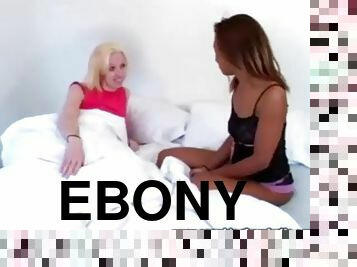 ébène, black, blonde, bout-a-bout, fessée