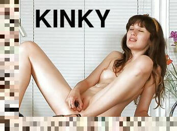 Kinky babe poses while masturbating