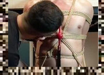 asiatique, amateur, ejaculation-sur-le-corps, énorme-bite, gay, maison, branlette, bdsm, thaï, ligotée