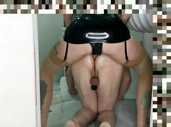 pisser, gode-ceinture, anal, esclave, toilette, bout-a-bout, domination, femme-dominatrice