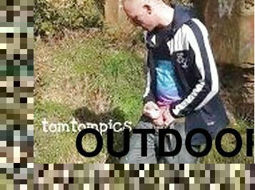 Ginger scally cums outdoors