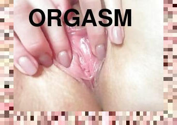 orgasm, pasarica, tasnit, milf, cu-degetelul, sperma, perfect, solo, uda, virgina