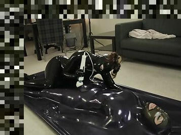 tomboy-lesbian, laruan, bdsm, latex, babaing-dominante