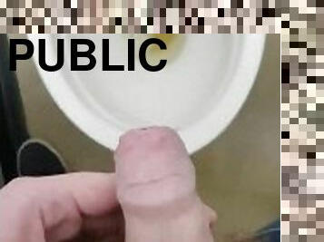 pisser, public, amateur, énorme-bite, ados, jeune-18, solo, bite