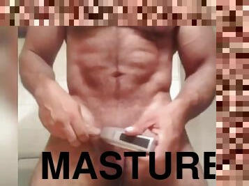 Hot Straight Ripped Bodybuilder Shaving Pubes and Masturbating