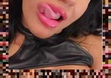 @MissyJolie making you drip on her Tongue! @lourdesmodels