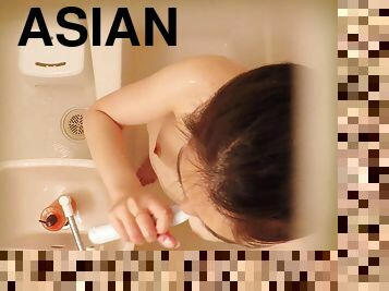 asiatiche, bagno, vulve-pelose, amatoriali, giapponesi, videocamera, scene-rubate, voyeur, doccia, innocenti-innocent