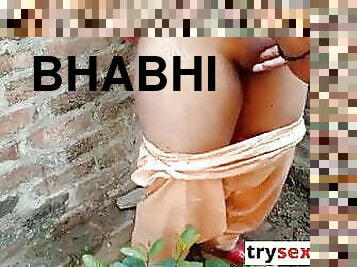 Uper le jakar bhabhi ki mari gand