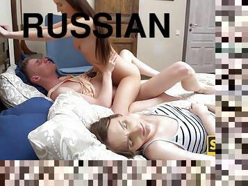 russo, anal, pénis-grande, adolescente, garganta-funda, depilada, morena