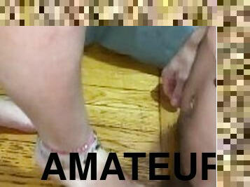 amateur, ejaculation-sur-le-corps, énorme-bite, pieds, fétiche, branlette-avec-les-pieds, bite, orteils