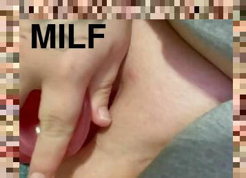 PLAYING WITH MY WET MILF PUSSY