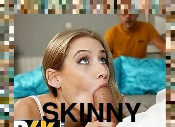 store-pupper, doggy, skinny, blowjob, tenåring, pornostjerne, petite, fanget, hanrei, kontanter