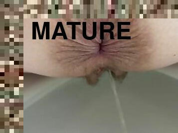 vulve-pelose, urina, fichette, amatoriali, maturi, nonnine, mammine-mature, coppie, toilette, feticci