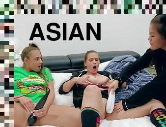 asiatique, gros-nichons, poilue, interracial, jouet, trio, blonde, brunette, bateau, sauvage