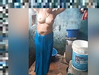 Today Exclusive- Desi Bhabhi Record Her Bathing Video For Lover Part 1