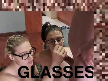 briller, amatør, blowjob, handjob, trekant, ludder, facial, cum, nerdete, suging