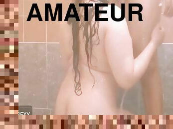 cul, baignade, gros-nichons, amateur, milf, branlette, fellation-profonde, douche, brunette