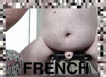 Gros masturbe sa bite de 16cm avec un jouet