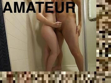 baignade, gros-nichons, masturbation, femme, amateur, fellation, ejaculation-sur-le-corps, maison, branlette, couple