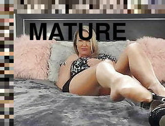 masturbarsi, collant-di-nylon, maturi, mammine-mature, video-casalinghi, biancheria-intima, belle, ingorde, provocatorie