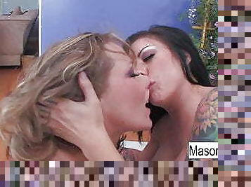 Mason and Nikki Sexx challenge each other to see how big of