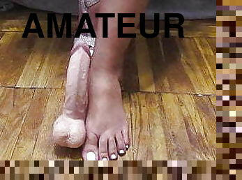 amateur, babes, ados, jouet, maison, pieds, gode, fétiche, branlette-avec-les-pieds, jambes